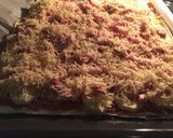 Foto del paso 5 de la receta: Pizza de hojaldre con calabacín y salchichas