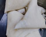 A picture of step 5 of Chicken Samosas.
