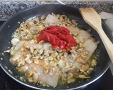 Foto del paso 8 de la receta: Merluza a la vasca con espárragos y huevo cocido