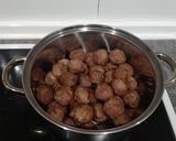 Foto del paso 4 de la receta: Albóndigas en salsa de vino blanco (fáciles y ricas)