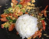 รูปขั้นตอนการทำที่ 3 ของ ข้าวผัดมะเขือเทศ (อาหารเด็ก)
