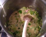 A picture of step 3 of Chicken, Leek and Bacon Pies.
