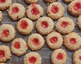 Foto langkah ke 5 dari resep Thumbprint cheese cookies.
