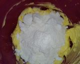 Foto langkah ke 2 dari resep Cashew Choco-Cheese Thumb Print.