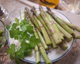 Foto del passaggio 1 della ricetta Risotto con Asparagi e Gamberetti
