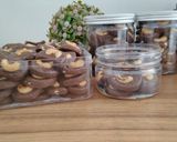 Foto langkah ke 6 dari resep Choco Cashew Cookies.