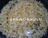 Foto langkah ke 2 dari resep Sosis Gulung Mie.