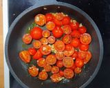 Foto del paso 3 de la receta: Tostón de aguacate y tomate confitado