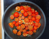 Foto del paso 3 de la receta: Tostón de aguacate y tomate confitado