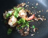 รูปขั้นตอนการทำที่ 4 ของ ข้าวต้มแห้ง_ทะเล 🍚