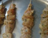 Foto del paso 3 de la receta: Brochetas de pechugas de pollo al horno