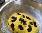 Foto del paso 2 de la receta: Pan de maíz con ciruelas secas deliciosoo😋