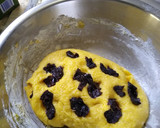 Foto del paso 2 de la receta: Pan de maíz con ciruelas secas deliciosoo😋