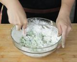 Foto langkah ke 4 dari resep Kue Klepon Devina Hermawan.