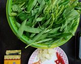 A picture of step 1 of Malaysian Stir Fry Water Spinach with Shrimp Paste 馬來西亞蝦醬炒通菜.