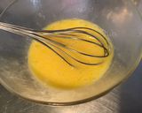A picture of step 3 of Ham, Cream, and Herb Omelet.