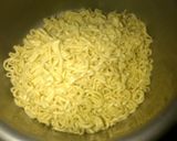 Foto langkah ke 1 dari resep Martabak Mie Mini.