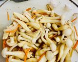 幼兒食譜：醬炒菇菇的食譜步驟2照片
