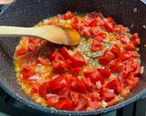 Une image de l'étape 10 de Courgettes et tomates, oignon rouge au bouillon de gambas.