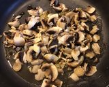 Une image de l'étape 3 de Courge butternut « scream » Halloween farci champignons pesto mozzarella et tomate.