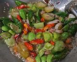 Foto langkah ke 2 dari resep Ikan Selar Tumis Asam Cabe Ijo.