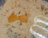 Foto langkah ke 2 dari resep Kue Kering Mawar Keju.