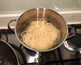 A picture of step 3 of Fried sauce noodles.