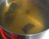 A picture of step 2 of Tempura Udon.