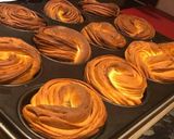 Pas rețetă Cruffins cu dulceață de afine, căpșuni, frișcă, nucă cu scorțișoară și fulgi de ciocolată😍😋 2 fotografie