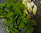 Foto langkah ke 1 dari resep Tumis Brokoli Jamur Wortel.