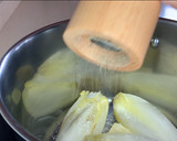 Foto del paso 2 de la receta: Endivias gratinadas con bechamel