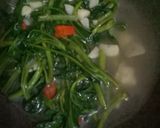 Foto langkah ke 6 dari resep Tumis Kangkung Simple.