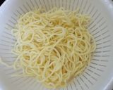 A picture of step 3 of Seafood Mix Salt Yakisoba.