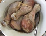รูปขั้นตอนการทำที่ 1 ของ บะหมี่น่องไก่ตุ๋นไข่มะตูม