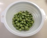 A picture of step 1 of Fluffy Pea Rice (Green Pea Rice).