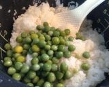 A picture of step 5 of Fluffy Pea Rice (Green Pea Rice).