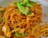 Foto langkah ke 3 dari resep Spageti with egg and brokoli.