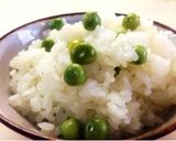 A picture of step 7 of Fluffy Pea Rice (Green Pea Rice).