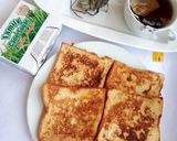 A picture of step 4 of Fried bread with Egg.