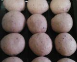 A picture of step 1 of Donut ubi ungu.