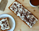 Foto del paso 3 de la receta: Tarta de plátano y dulce de leche salado, sin horno 