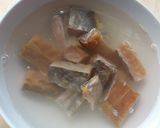 Foto langkah ke 1 dari resep Tumis Ikan Asin Saus Tiram.