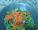 Foto langkah ke 2 dari resep Martabak telur sayuran.