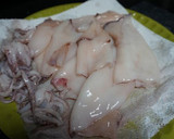 Foto del paso 2 de la receta: Calamares marinados a la plancha