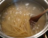 Foto del paso 2 de la receta: Espaguetis con tomate y atún