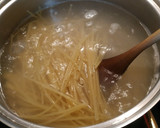 Foto del paso 2 de la receta: Espaguetis con tomate y atún