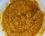 A picture of step 1 of Chatpati alou baigan ki bhujiya (Potatoes & brinjal).