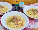 A picture of step 4 of Easy Whole Egg Carbonara Udon.