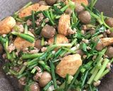 รูปขั้นตอนการทำที่ 4 ของ “ผัดเห็ดฟางเต้าหู้ไข่”
