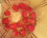 Foto langkah ke 2 dari resep Jus Sirsat Mix Strawberry.